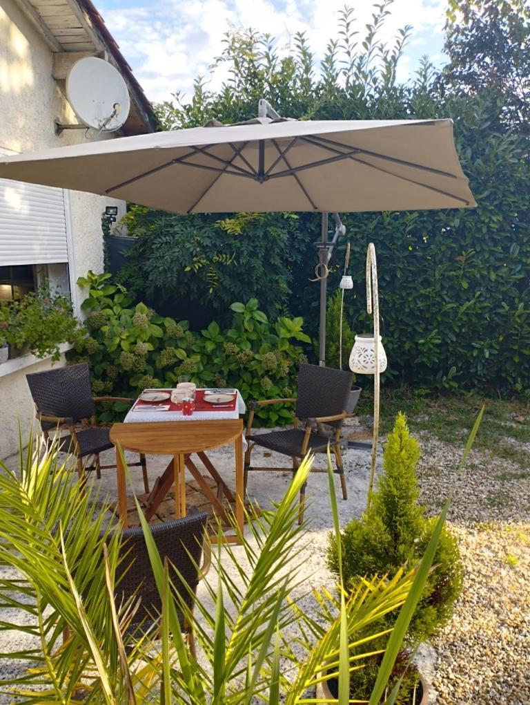 Au Coeur De Menesterol Chambre Emotion Montpon-Menesterol Exterior photo